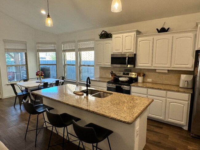 Building Photo - 11425 Starlight Ranch
