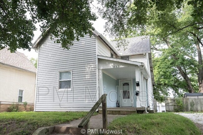 Building Photo - 831 S Webster St