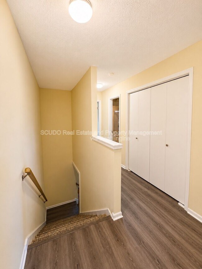 Foto del edificio - 10633 N Locust Ct