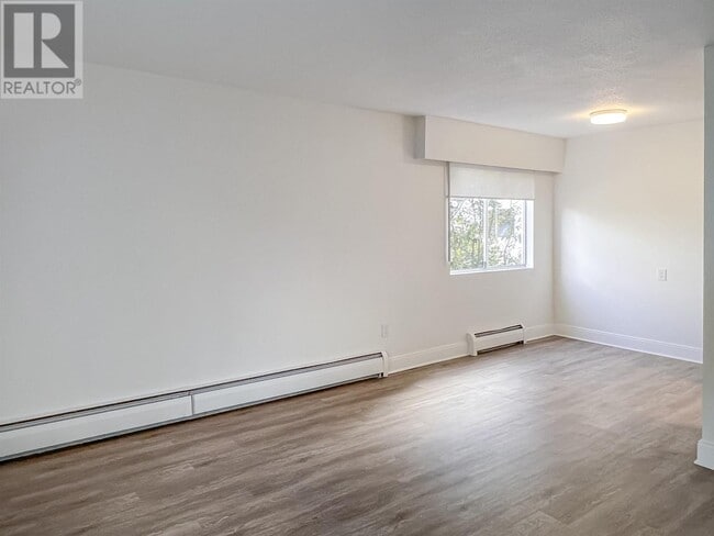 Photo du bâtiment - 707 Esquimalt Rd