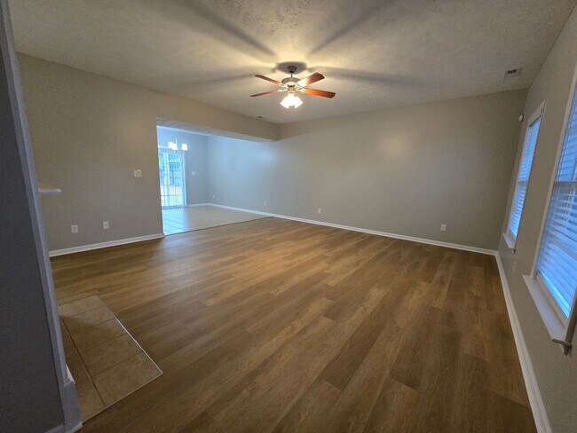 Foto del edificio - NEW LISTING!!!!!