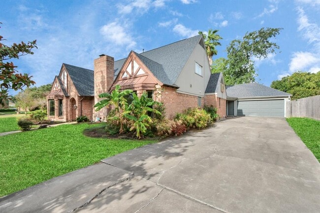 Building Photo - 1802 Warwickshire Dr