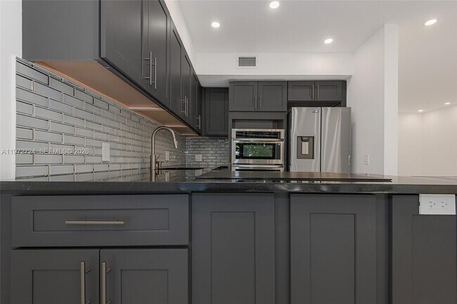 Foto del edificio - 17620 Atlantic Blvd