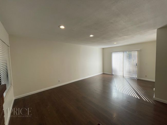 Building Photo - 3 Bedroom Condo in Rancho Cucamonga