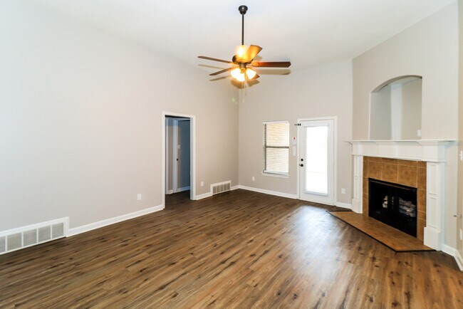 Foto del edificio - 240 Birch Springs Cove