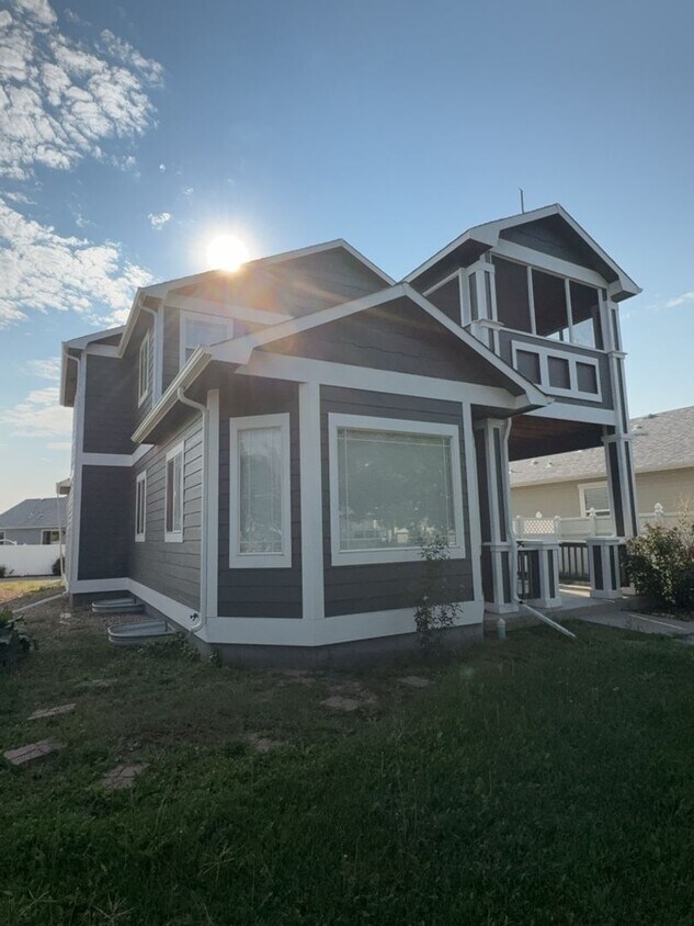 Primary Photo - Spacious 3 Bed, 2.5 Bath Home with Oversiz...