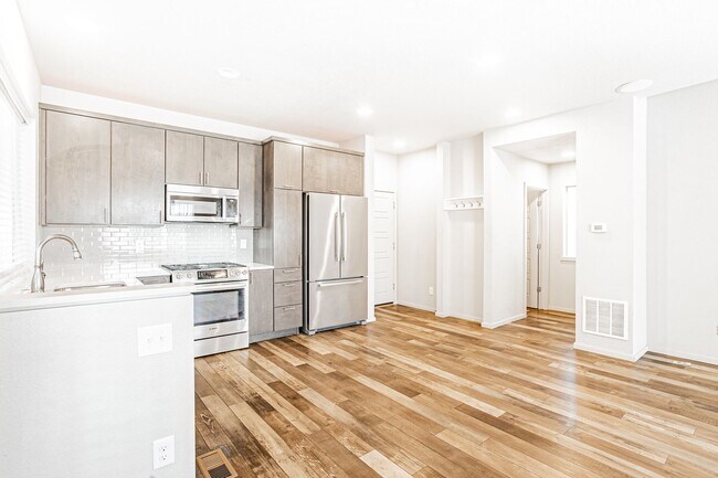 Foto del edificio - Modern 3BD, 3BA TownHouse in Midtown with ...