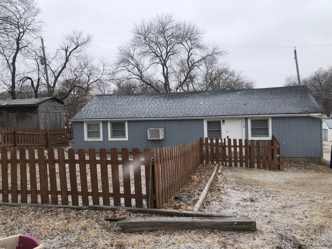1516 10th Avenue, Leavenworth, KS 66048 House Rental in Leavenworth
