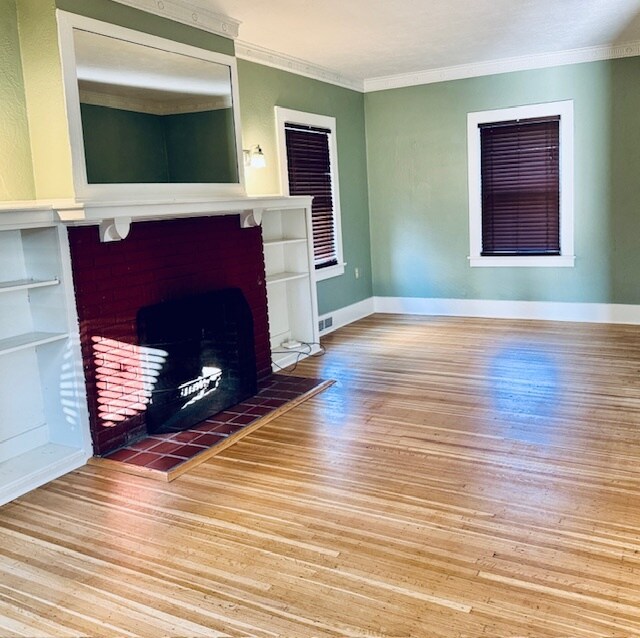 Amplia sala de estar - 56 Empire Blvd