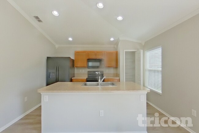 Building Photo - 11931 Alexandra Dr