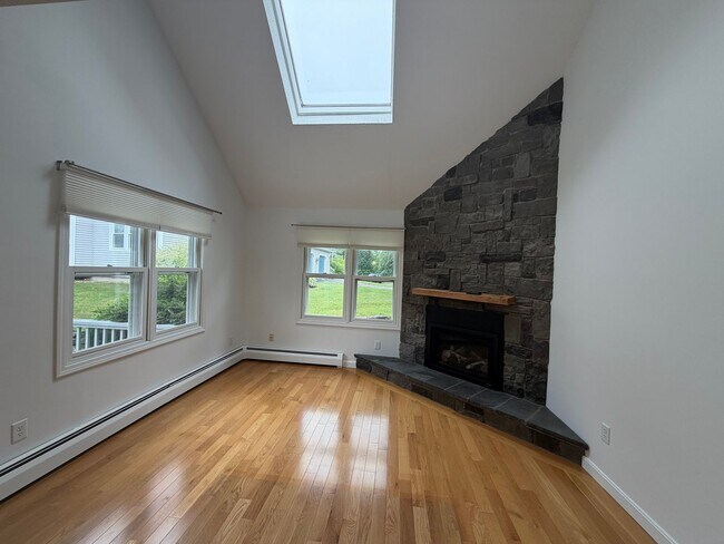 Foto del edificio - Beautiful 3bd/3ba Condo For Rent