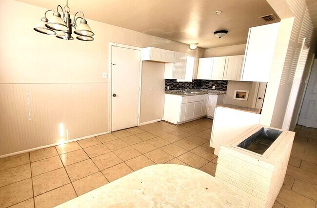 Building Photo - 4012 Pleasant
