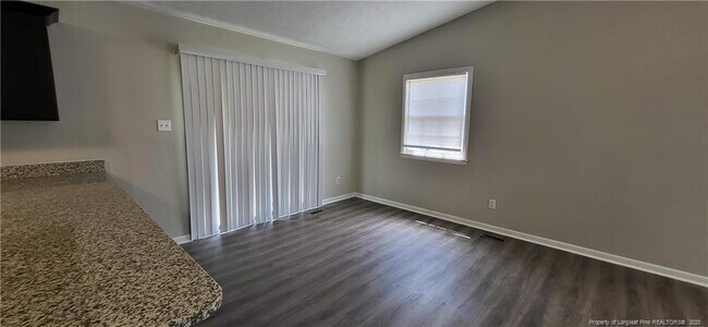 Foto del edificio - 1304 E 9th St