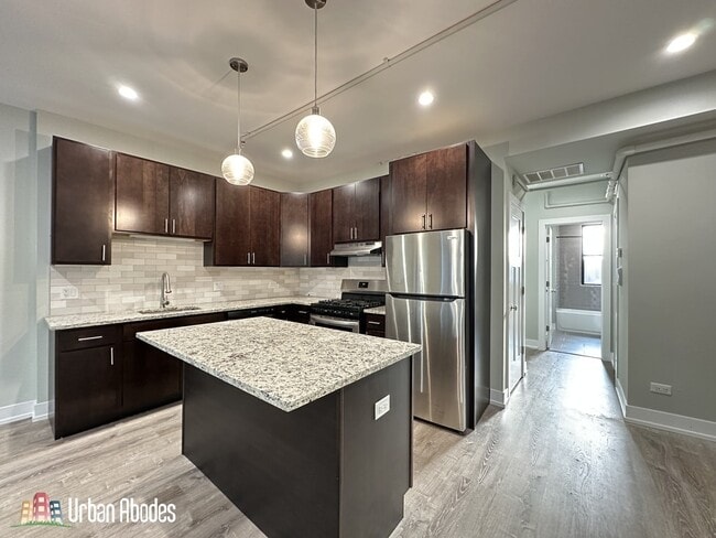 Building Photo - 1124 Maple Ave