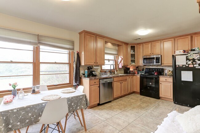 Building Photo - 2 bed 1 bath ranch in Camp Hill Boro
