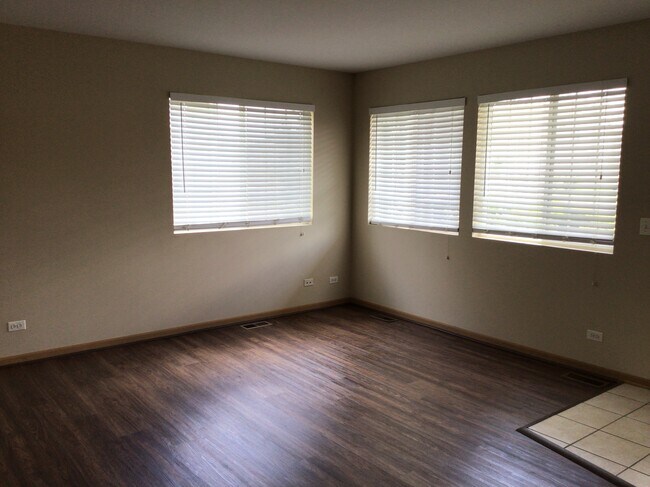 Building Photo - 2940 Country Club Avenue