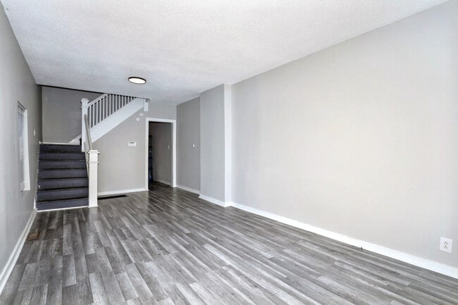 Building Photo - 414 N Temple Ave