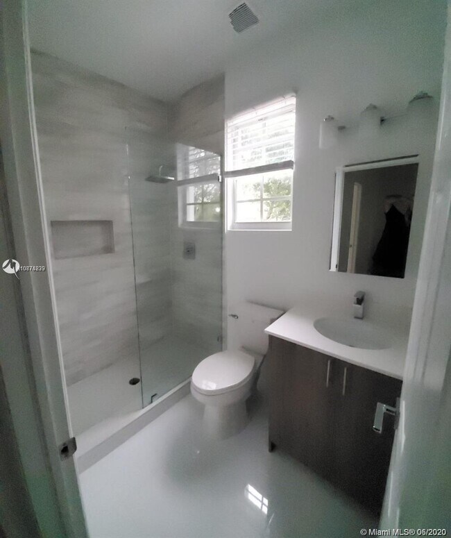Building Photo - 1060  Crystal way 101 Delray Beach Fl 33181