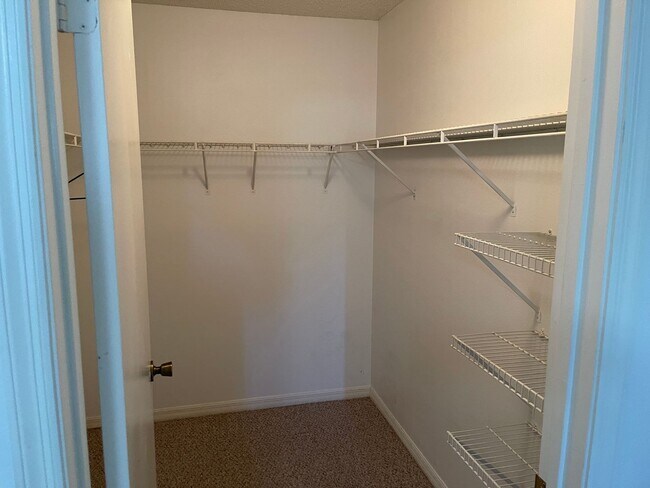 Building Photo - ANNUAL RENTAL - OASIS-2 BED 2 BATH 2ND FLOOR