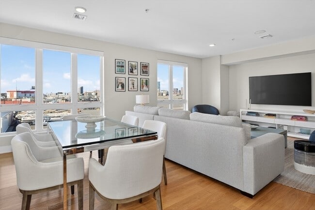 Building Photo - 530 Dorchester Ave