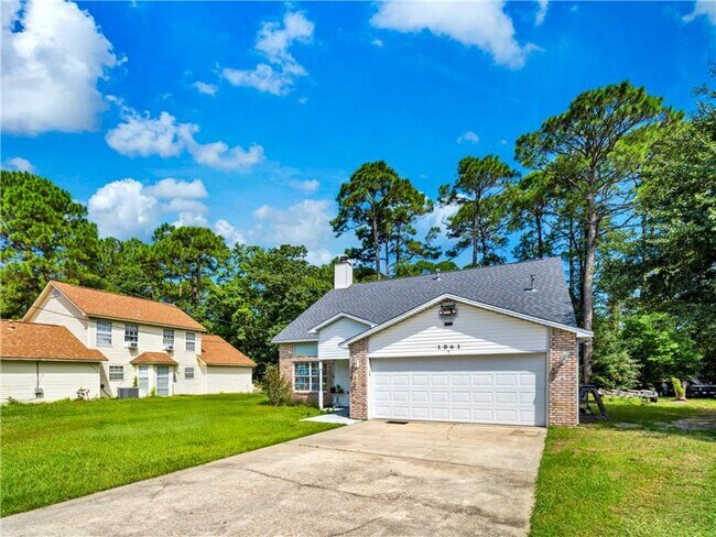 Foto del edificio - 1061 Quail Hollow Dr