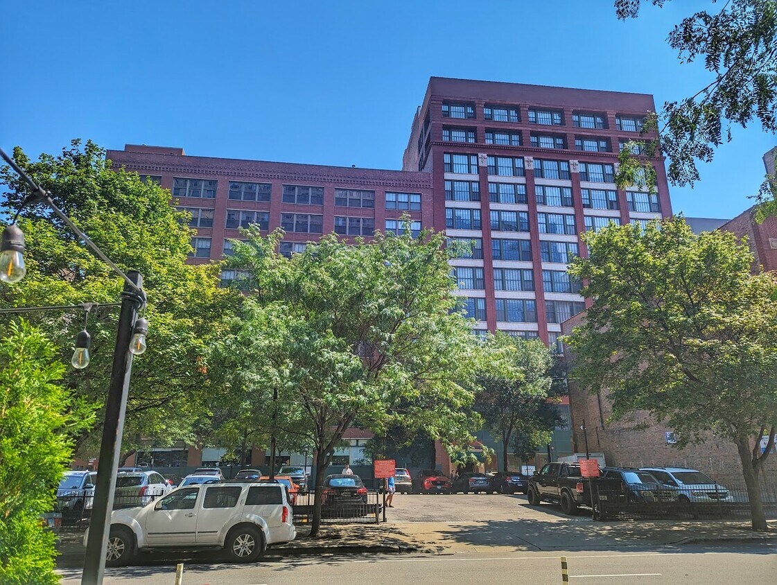 Foto principal - 633 S Plymouth Ct