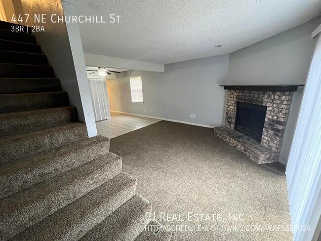 Foto del edificio - 447 NE Churchill St
