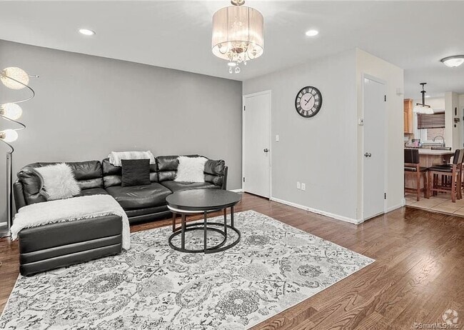 Building Photo - 133 Seemans Ln