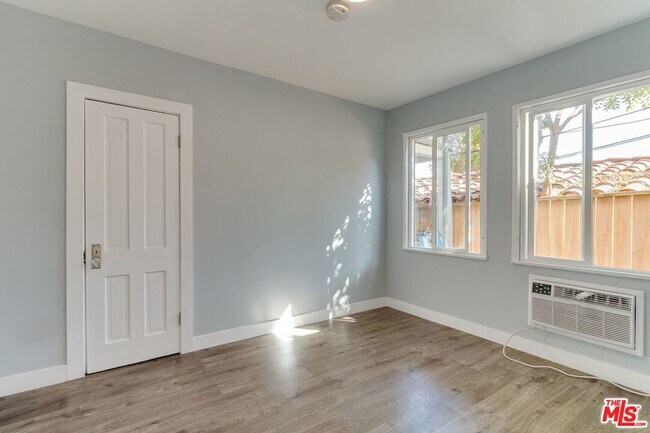 Foto del edificio - 11472 Ventura Blvd