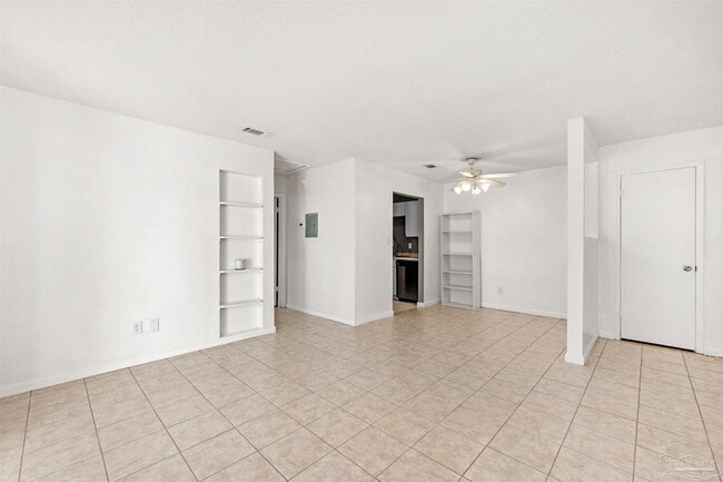 Building Photo - 1555 Green Briar Pkwy