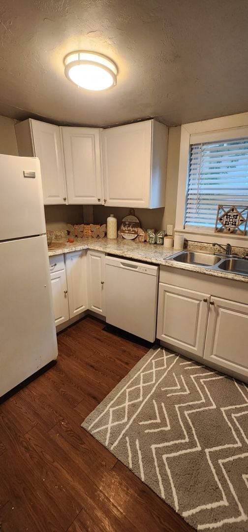 Building Photo - Walk to UF Campus! 4 bed/ 2 Bath walk/bike...