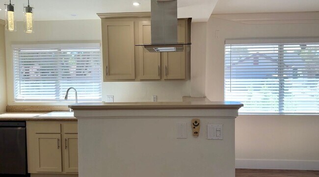 Foto del edificio - NO HOA!!!  Single Story Home with 4 Bedrooms - Remodeled! Beautiful Backyard! Extra Storage Space...