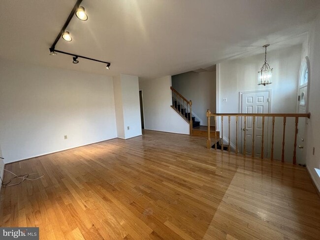 Building Photo - 33 Hunting Horn Cir