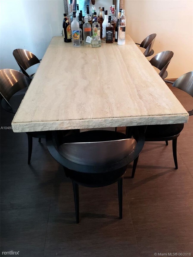 Foto del edificio - 2 br, 2 bath  - 7744 Collins Ave Apt 14