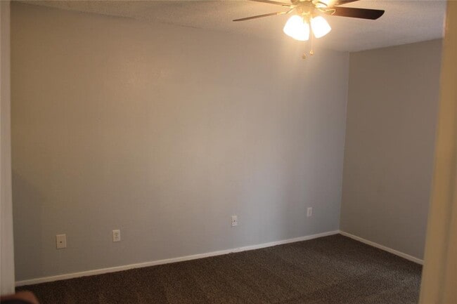 Building Photo - 504 Sierra Cove