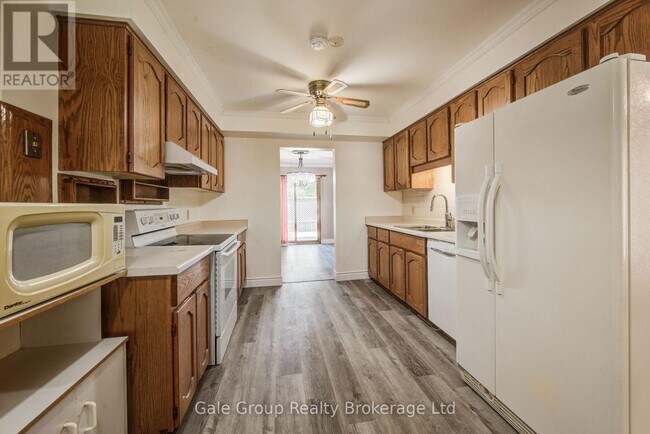 Building Photo - 575 Springbank Ave N