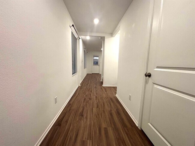 Foto del edificio - 176 Andross Ln