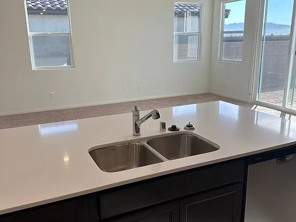 Foto del edificio - Move in ready home