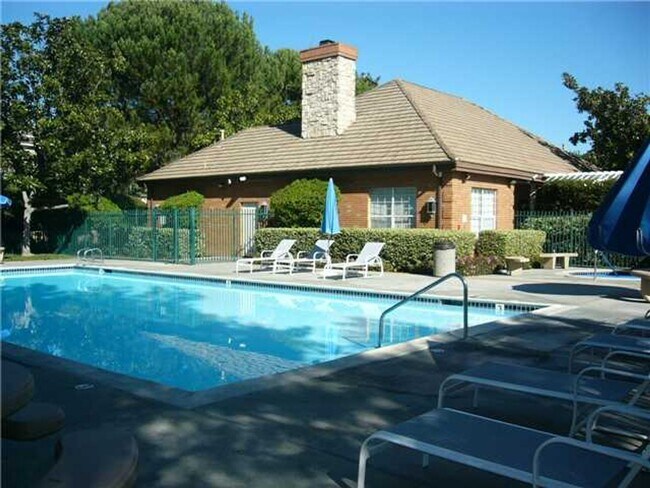 Building Photo - Charming 3 bedroom 2 bath home in the desi...