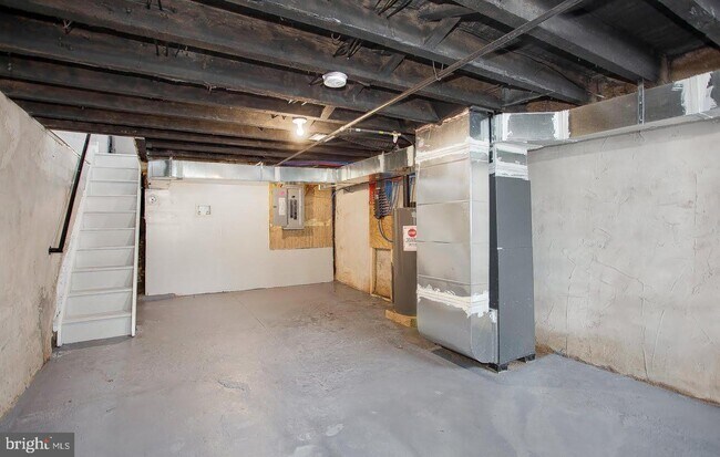 Building Photo - 1805 Judson St