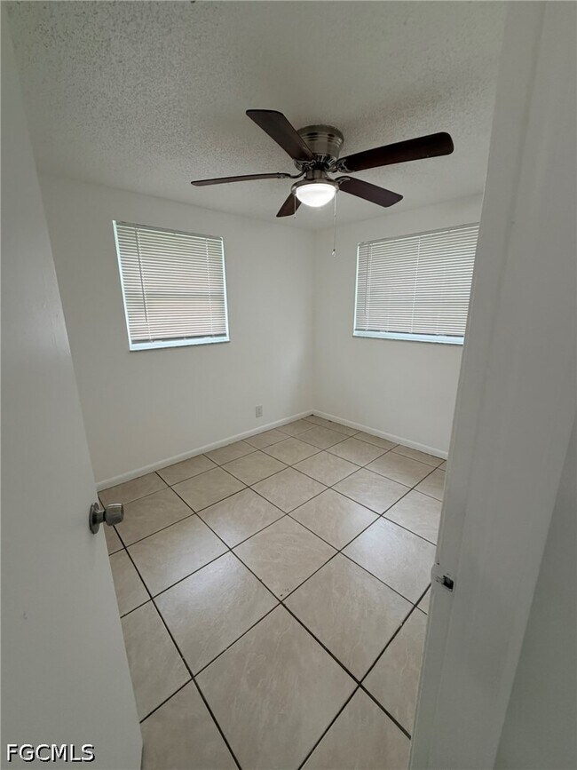 Foto del edificio - 286-296-296 Lowell Ave