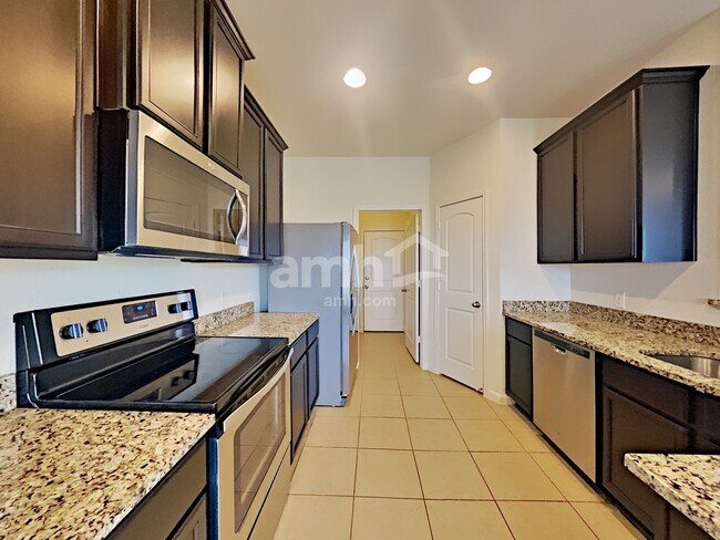 Building Photo - 12882 Cedarcreek Trail