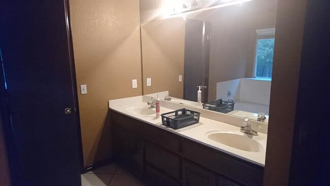 Foto del edificio - 3900 Goshawk Cir