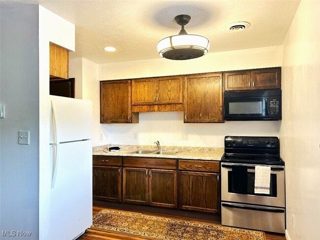 Building Photo - 105 Wildwood Dr