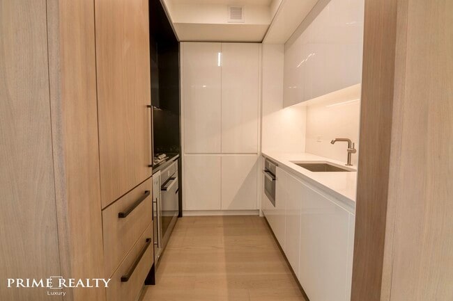 Building Photo - 196 Orchard St