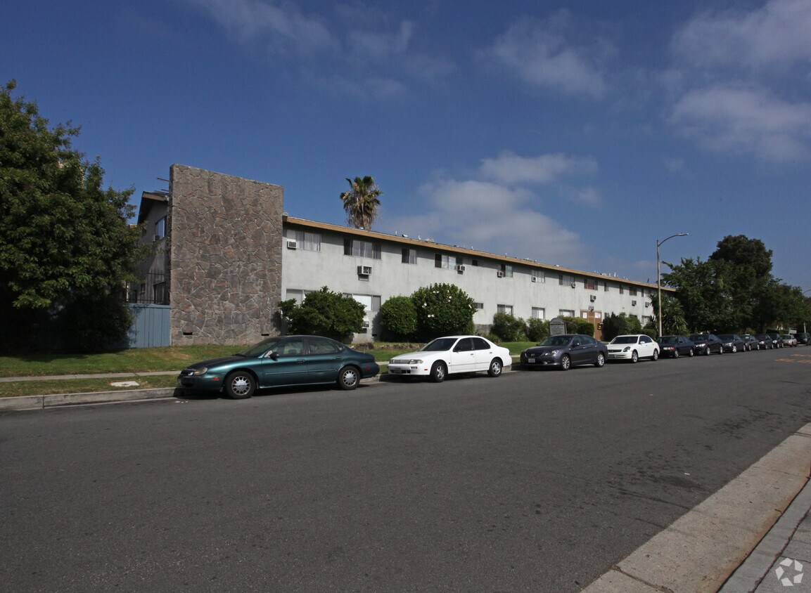 Primary Photo - 5131 Buffalo Ave