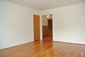 Building Photo - 2935 Linwood Ave