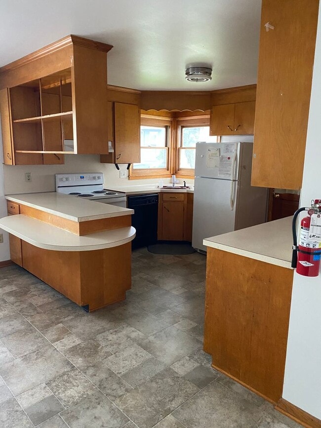 Building Photo - 335 E Burd St