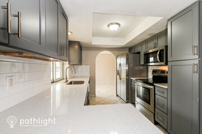 Building Photo - 214 SE 7th St, Cape Coral, FL, 33990