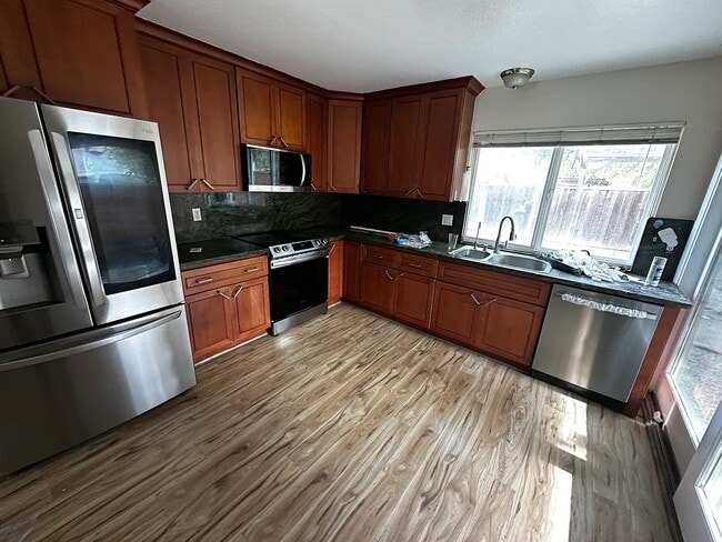 Building Photo - 3740 Kenton Ct